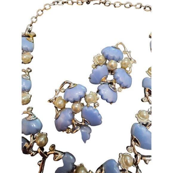 Vintage Thermoset Floral Necklace & Clip-On Earrings Demi Parure Set (A2290) - Picture 3 of 6